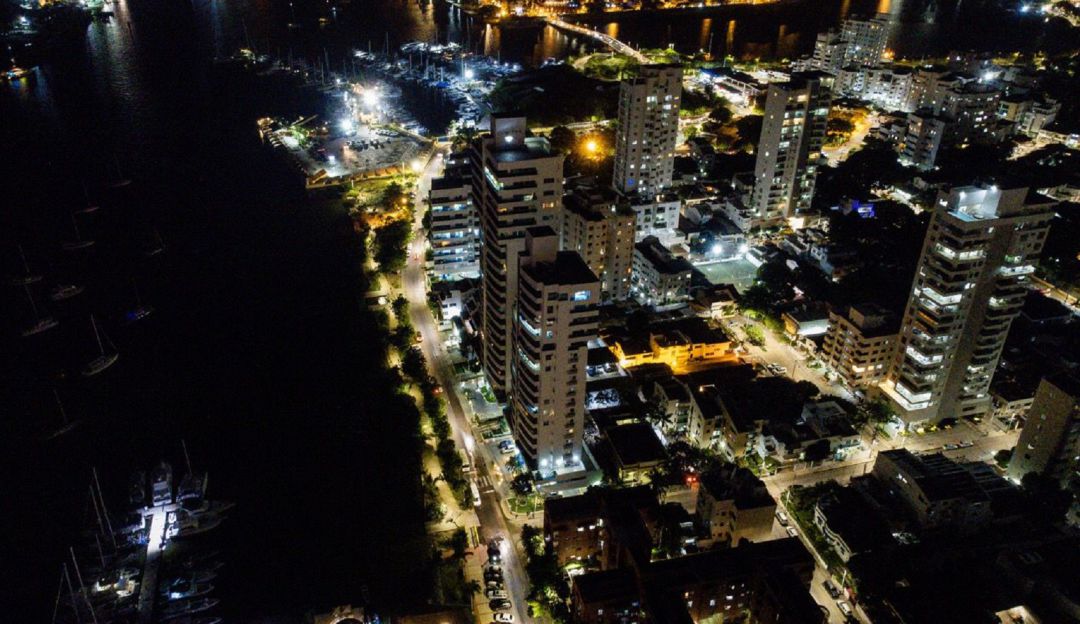 El barrio contaba con 470 luminarias y pasó a 692, tras la modernización del alumbrado público. El barrio contaba con 470 luminarias y pasó a 692, tras la modernización del alumbrado público.