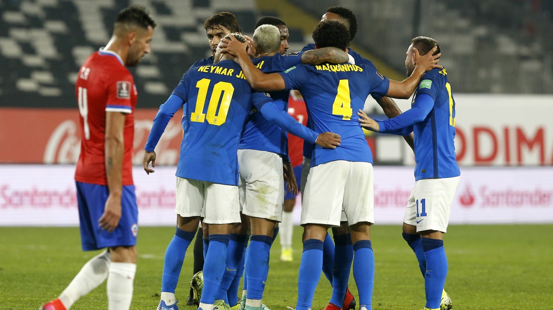 Brasil ganó en Chile y lidera Eliminatorias con 21 de 21 puntos