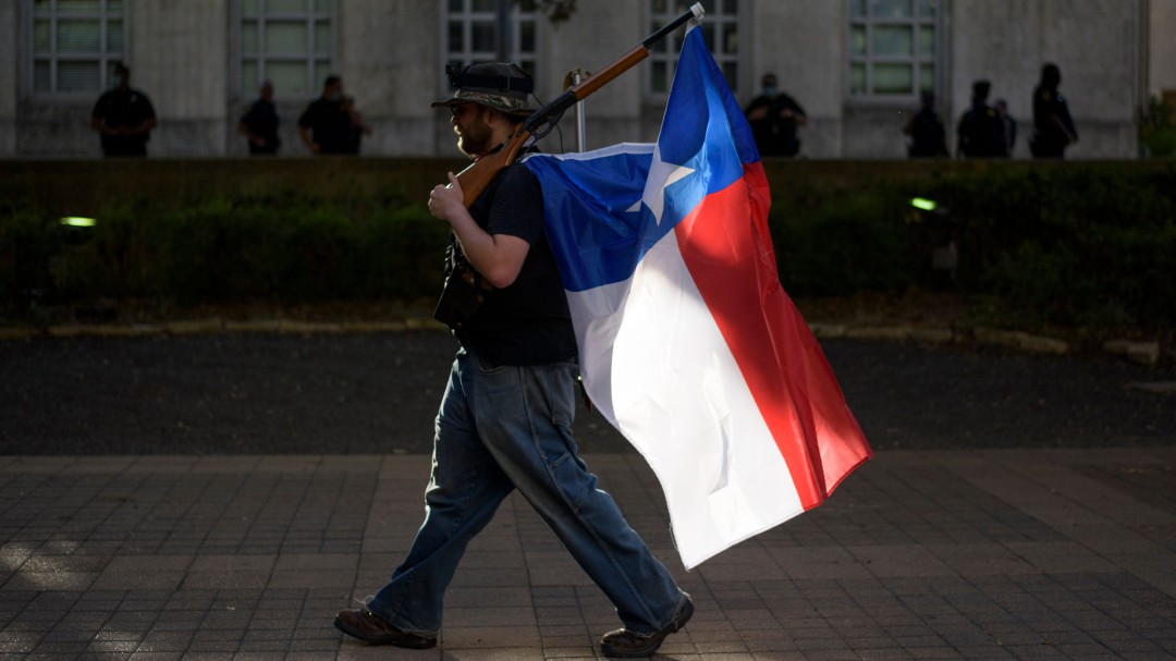 Texas promulgó dos controversiales leyes: una sobre aborto y otra pro armas
