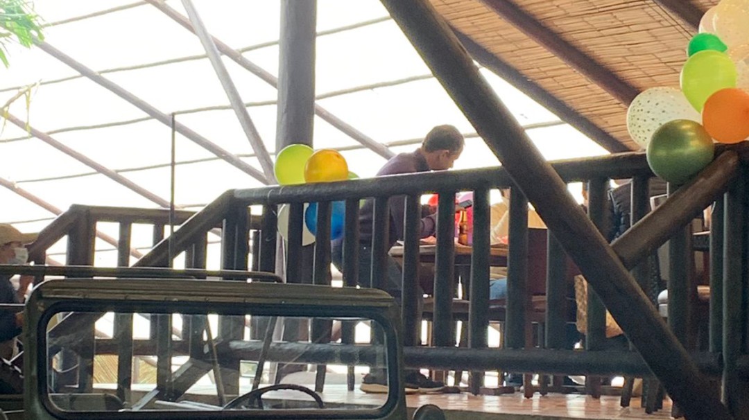 Andrés Felipe Arias celebra un cumpleaños en las afueras de Bogotá