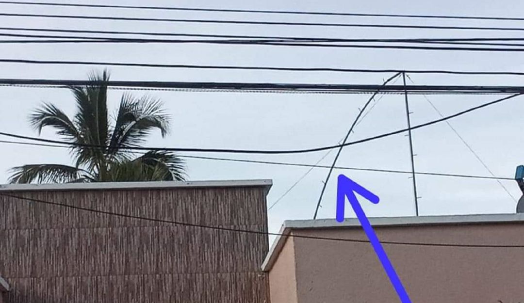 Muere un obrero al instalar antena en casa de la familia de Miguel Borja Muere un obrero al instalar antena en casa de la familia de Miguel Borja
