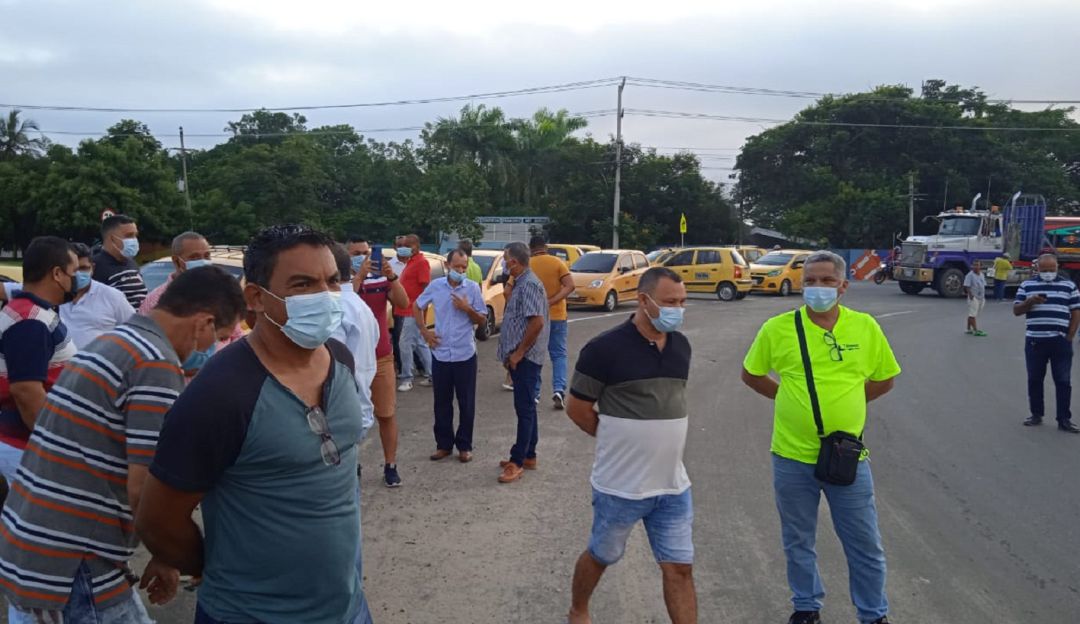Bloqueo a ala altura del peaje de Sabanagrande Bloqueo a ala altura del peaje de Sabanagrande