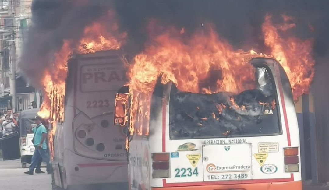 Dos buses incinerados en Florida, Valle Dos buses incinerados en Florida, Valle