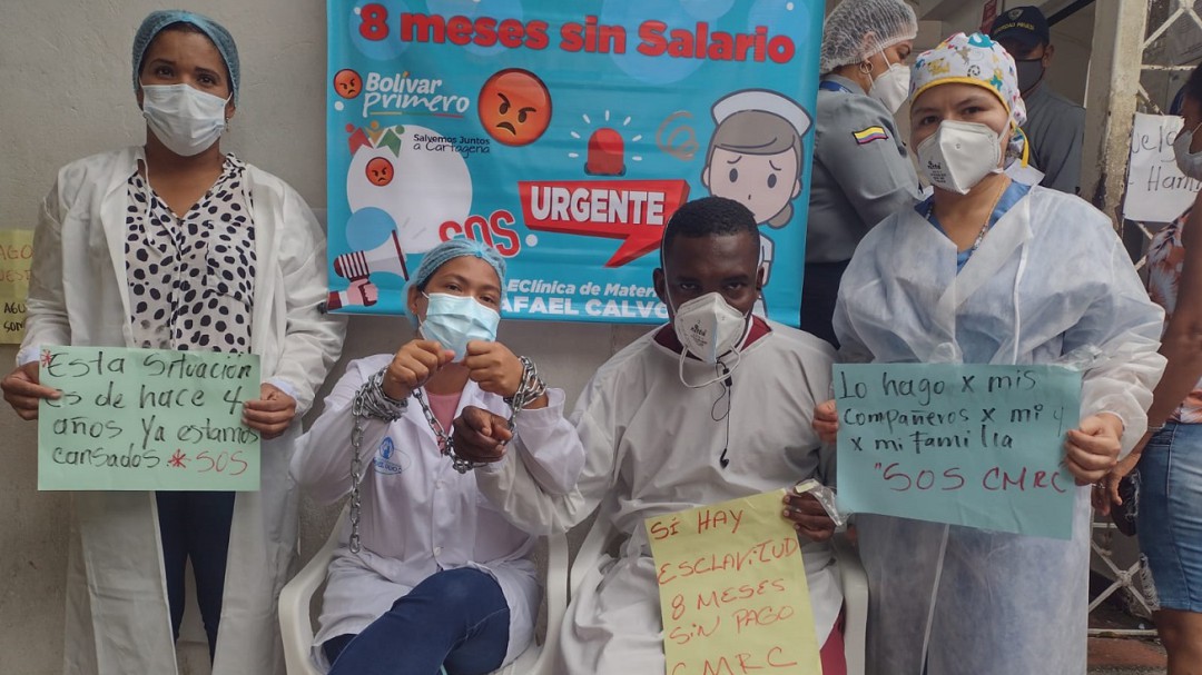 Encadenados trabajadores de Maternidad reclamaron ocho meses de sueldo