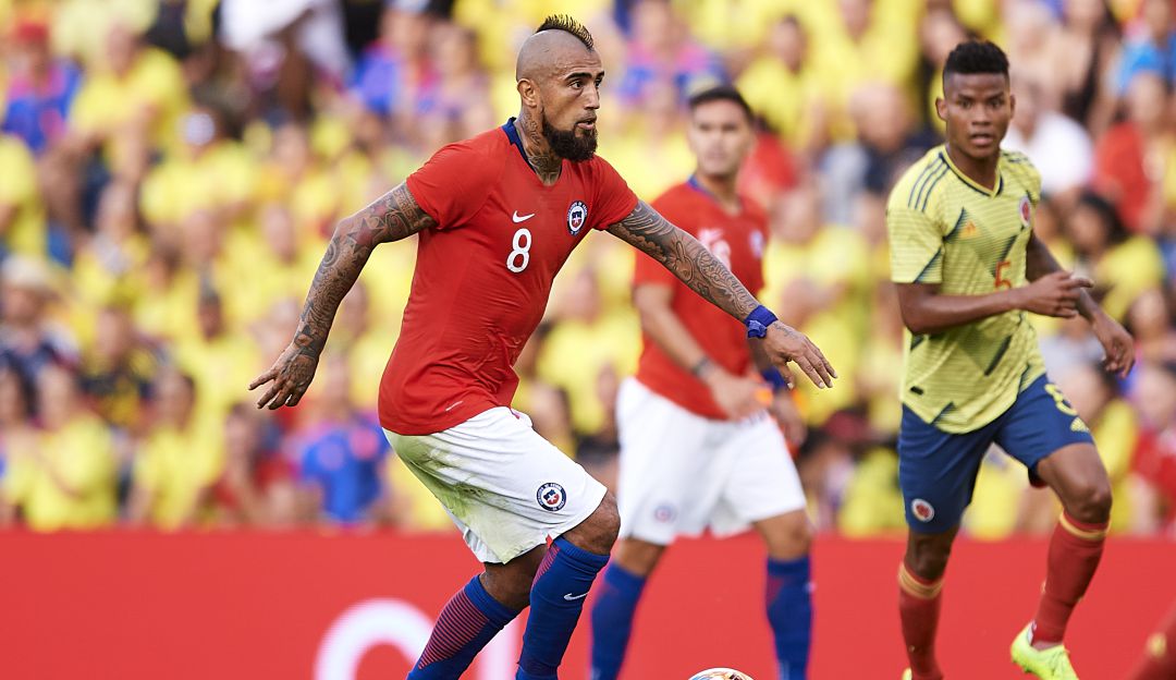 Arturo Vidal en uno de sus duelos ante la Selección Colombia. Arturo Vidal en uno de sus duelos ante la Selección Colombia.