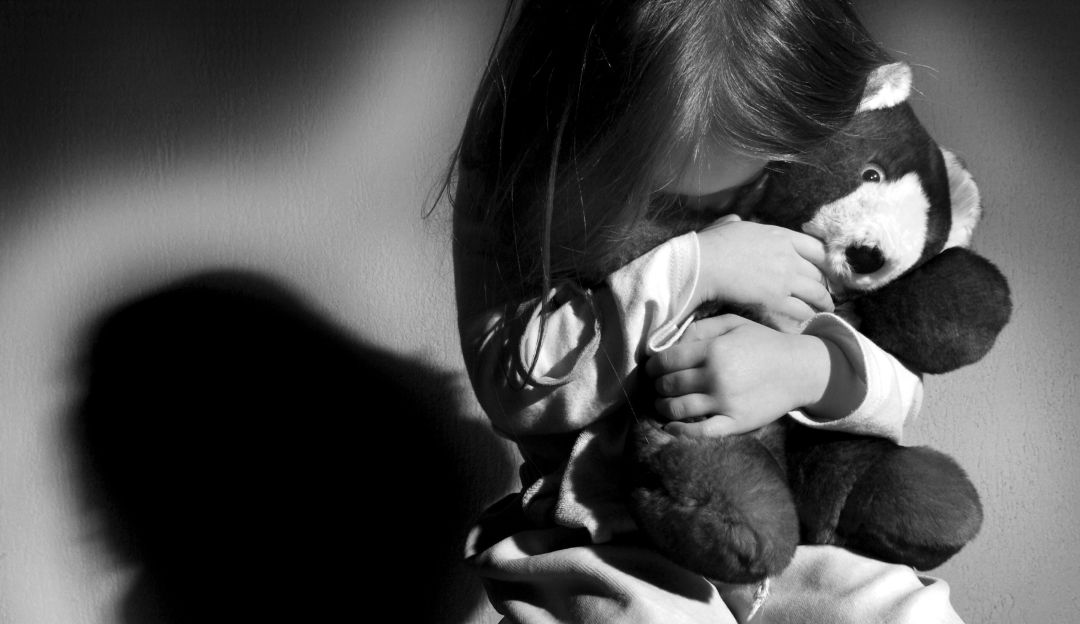 Imagen de referencia de abuso de niños y pedofília. Imagen de referencia de abuso de niños y pedofília.