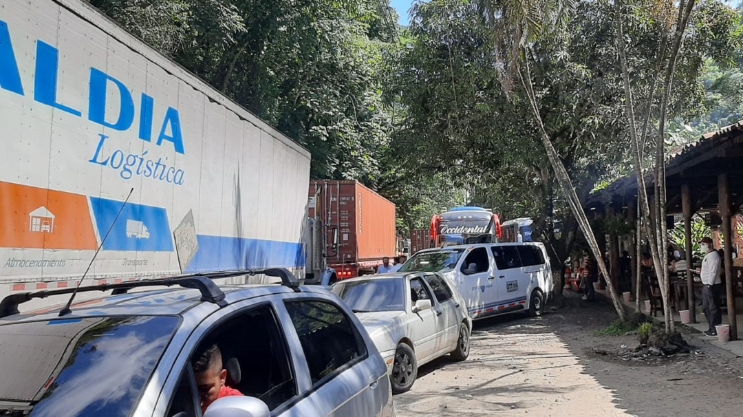 Permanentes denuncias de conductores y viajeros en vía Manizales - Medellín