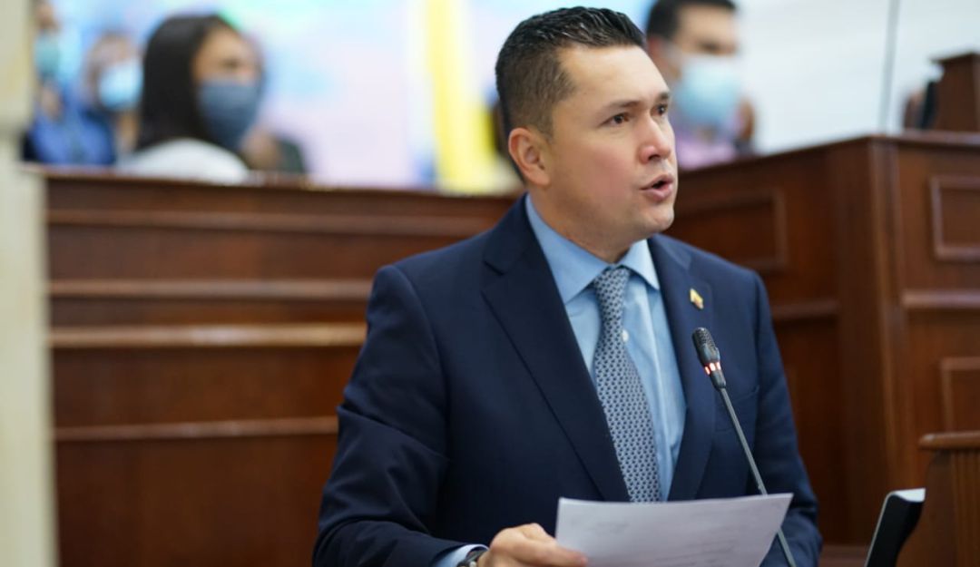 Congresista Edwin Ballesteros, del Centro Democrático, renunció a su curul Congresista Edwin Ballesteros, del Centro Democrático, renunció a su curul