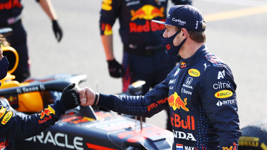Verstappen ganó la clasificación en Monza y sumó puntos en el liderato