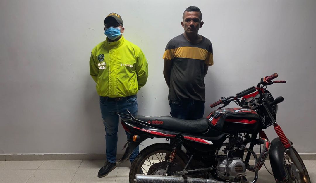 El sujeto fue detenido cuando se movilizaba con una motocicleta que minutos antes había sido hurtada El sujeto fue detenido cuando se movilizaba con una motocicleta que minutos antes había sido hurtada