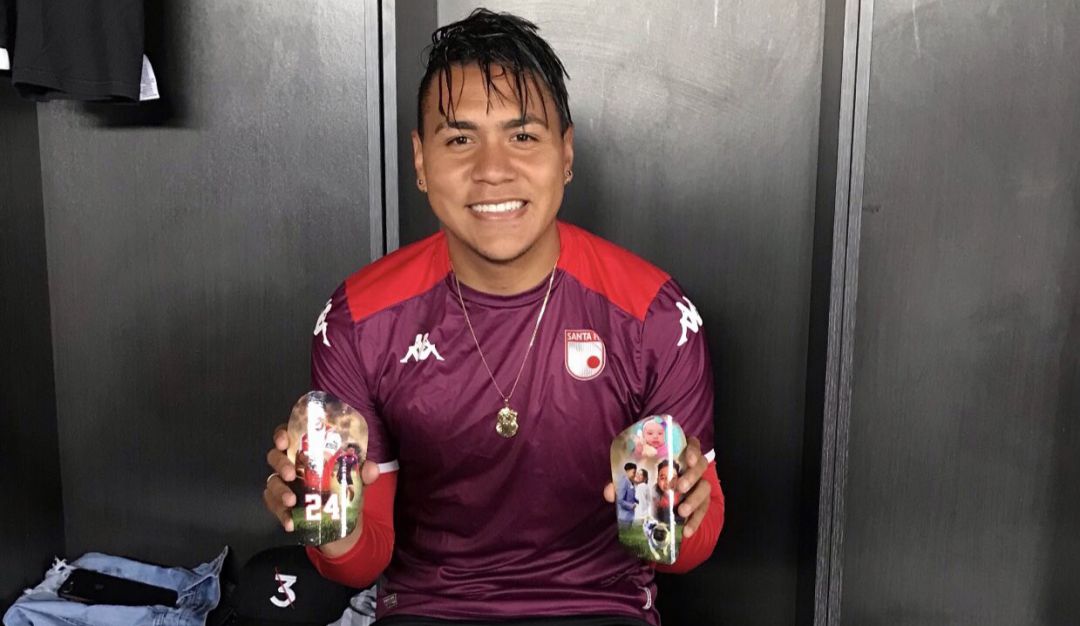 Aldair Valenciano, nuevo delantero de Santa Fe e hijo de Iván René Valenciano. Aldair Valenciano, nuevo delantero de Santa Fe e hijo de Iván René Valenciano.