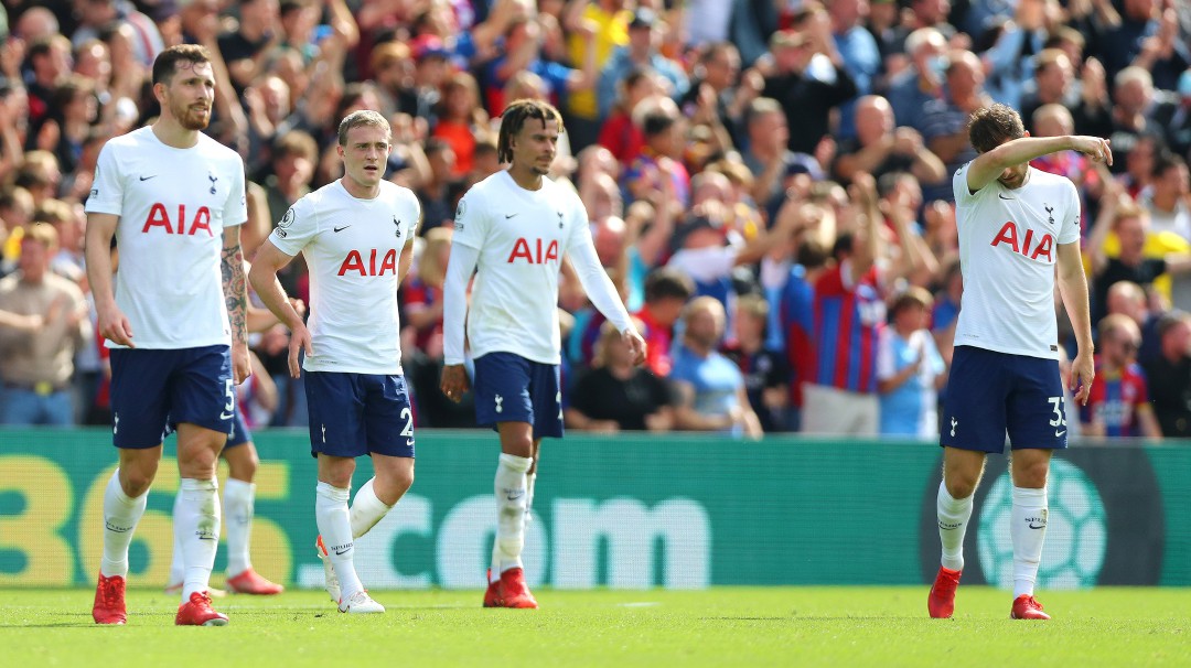 Sin Dávinson Sánchez, el Tottenham cayó goleado y arriesga su liderato