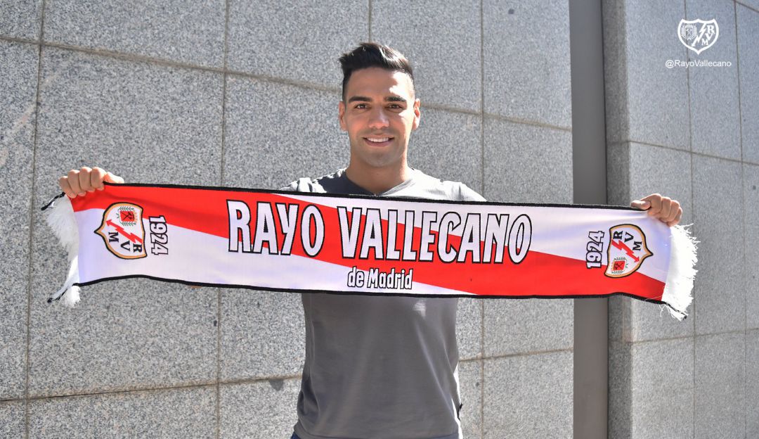 Falcao en su llegada a Madrid para sumarse al Rayo Vallecano. Falcao en su llegada a Madrid para sumarse al Rayo Vallecano.