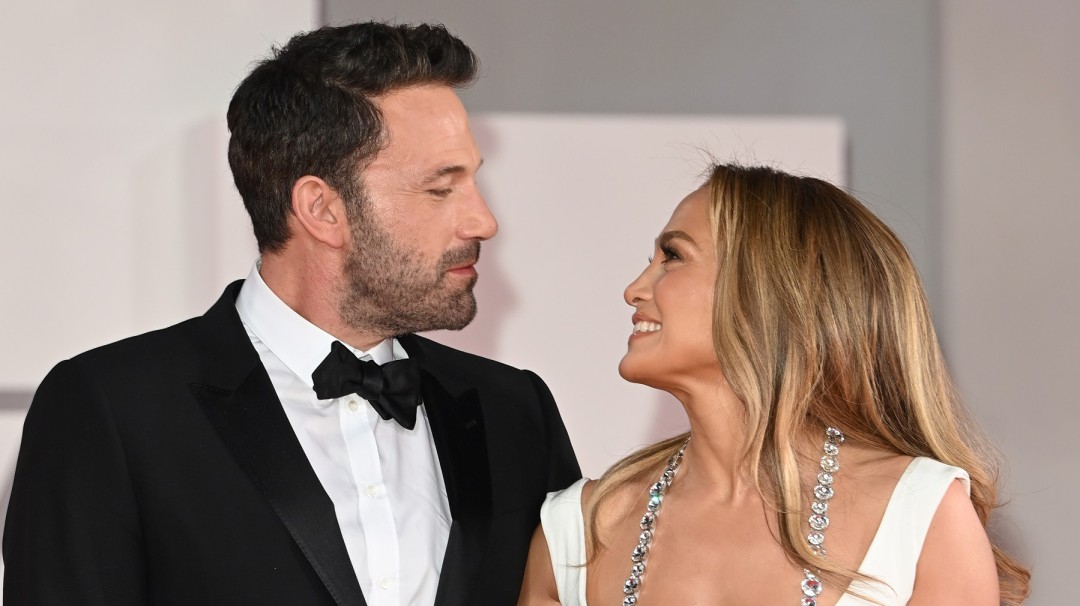 Con una sonrisa de oreja a oreja: JLo y Affleck se dejaron ver en Venecia