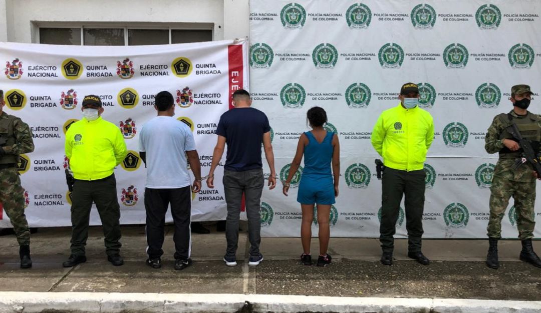 ‘Juan Perra’ o ‘Mocho’ ‘Pizco’ y ‘Luisa’, supuestos integrantes del ELN, estarían implicados en los ataques terroristas contra la policía en el 2018 ‘Juan Perra’ o ‘Mocho’ ‘Pizco’ y ‘Luisa’, supuestos integrantes del ELN, estarían implicados en los ataques terroristas contra la policía en el 2018