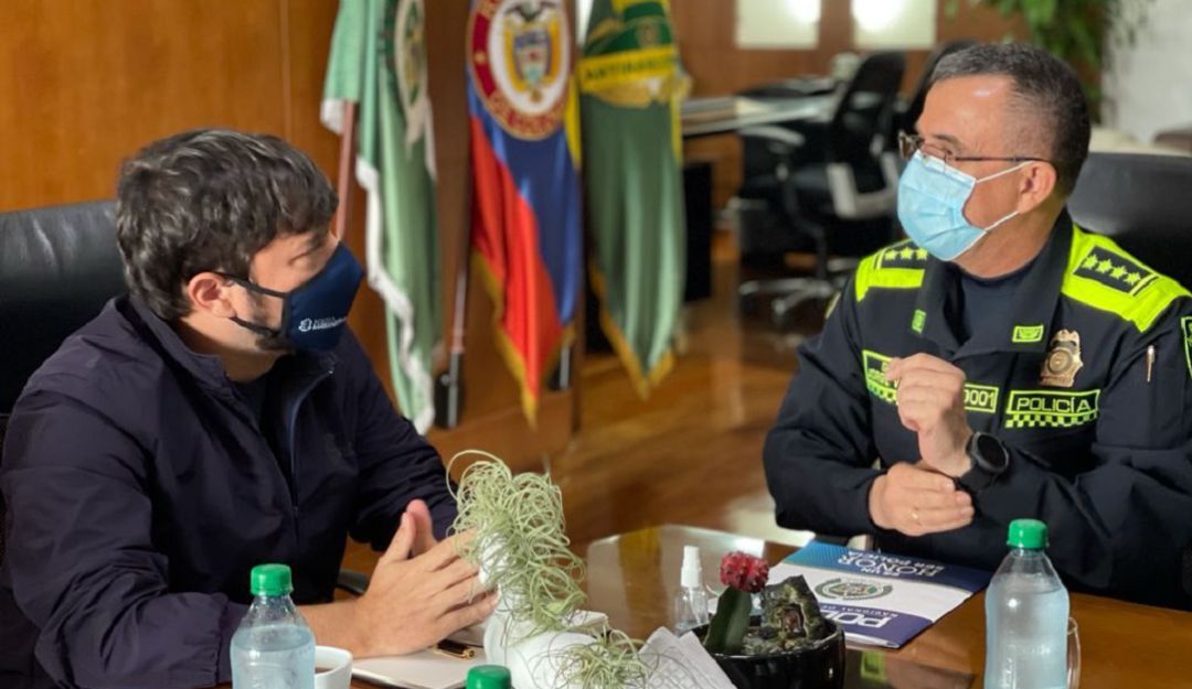 Alcalde Jaime Pumarejo en compañía del director de la Policía Nacional, el general Jorge Luis Vargas Alcalde Jaime Pumarejo en compañía del director de la Policía Nacional, el general Jorge Luis Vargas