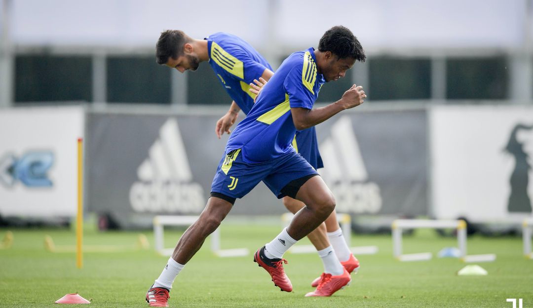 Juan Guillermo Cuadrado en su retorno a las prácticas con la Juventus. Juan Guillermo Cuadrado en su retorno a las prácticas con la Juventus.