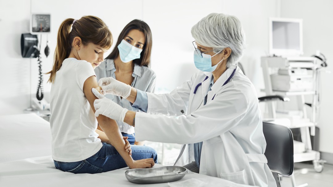MinSalud evaluará situación de niños vacunados por error con Sinovac
