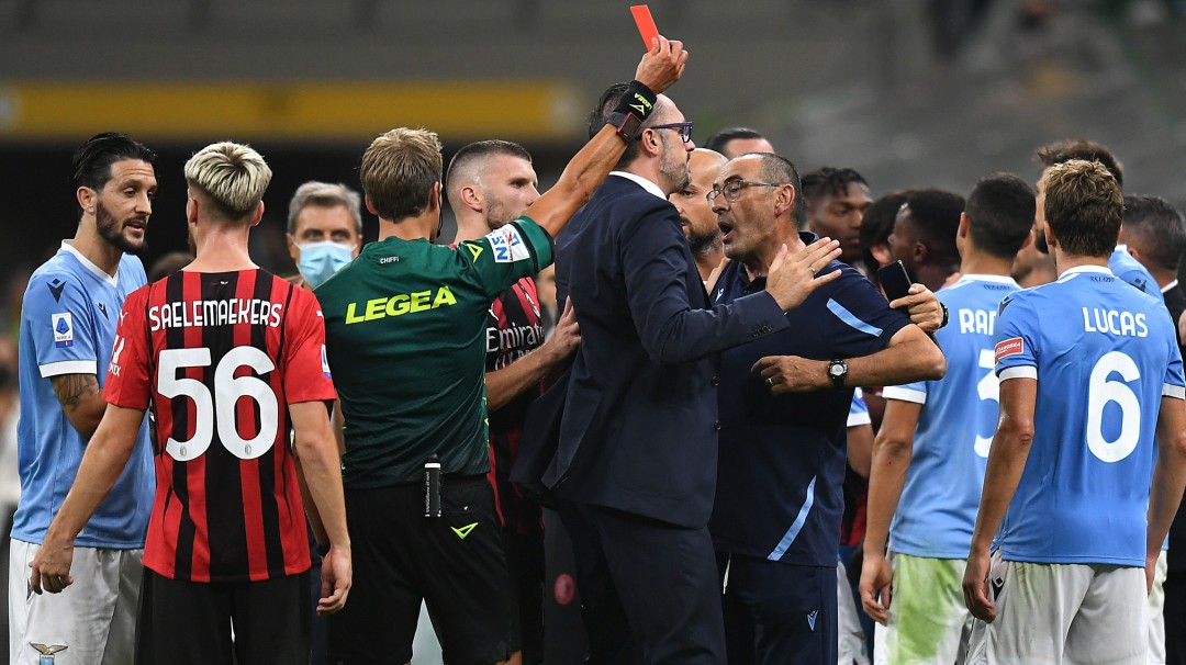 Ya hay sanción para Sarri luego del incidente ante el Milán