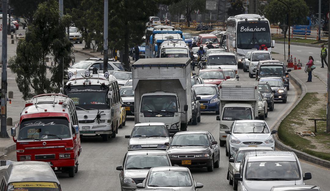Parqueo en vía Parqueo en vía