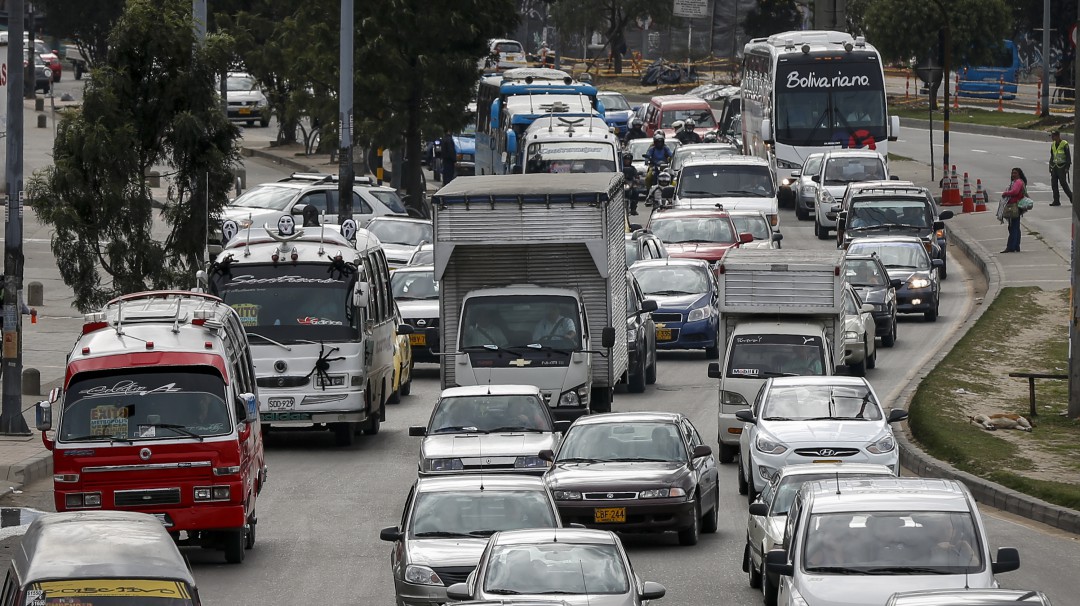 En noviembre comienza el cobro por parquear en vía en Bogotá