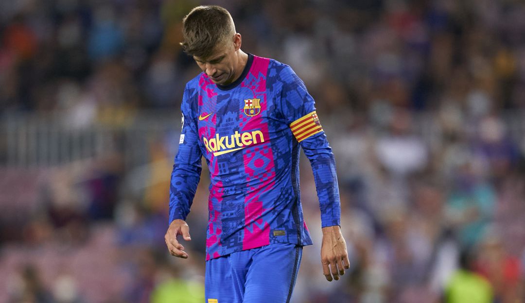 Gerard Piqué terminó el partido ante el Bayern Múnich portando la cinta de capitán del Barcelona. Gerard Piqué terminó el partido ante el Bayern Múnich portando la cinta de capitán del Barcelona.