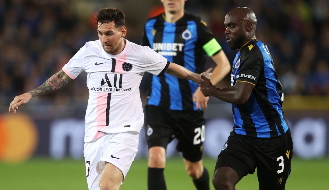Éder Álvarez Balanta marca a Lionel Messi. Éder Álvarez Balanta marca a Lionel Messi.