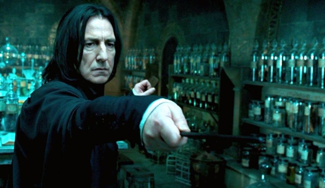 Alan Rickman fue el encargado de dar vida en la gran pantalla a Severus Snape en Harry Potter Alan Rickman fue el encargado de dar vida en la gran pantalla a Severus Snape en Harry Potter