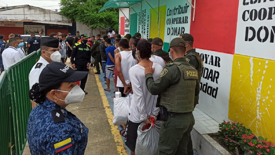 Trasladan a 150 detenidos a cárceles de Barranquilla