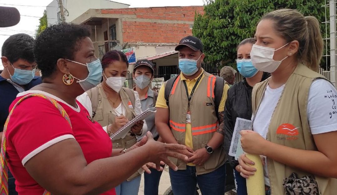 Un equipo liderado por la gerente María Claudia Peñas se subió a los buses para atender las peticiones y propuestas de los usuarios. Un equipo liderado por la gerente María Claudia Peñas se subió a los buses para atender las peticiones y propuestas de los usuarios.