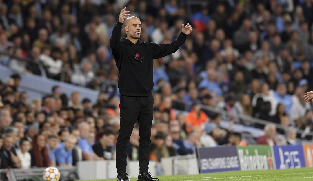 Pep Guardiola dirigiendo al Manchester City en 2021 Pep Guardiola dirigiendo al Manchester City en 2021