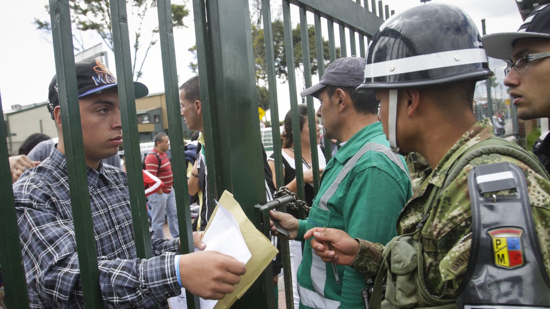 Proponen que hombres trans puedan prestar el servicio militar en Colombia