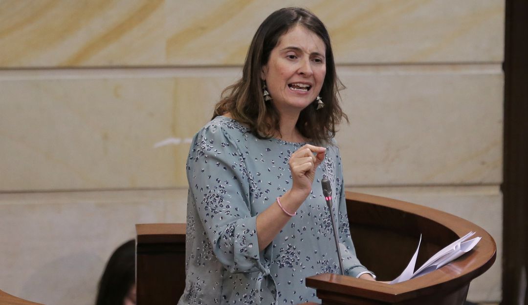 "Si solo Zuluaga lleva las banderas del partido, que nos expulsen": el malestar de Paloma Valencia con el respaldo de congresistas a Óscar Iván Zuluaga "Si solo Zuluaga lleva las banderas del partido, que nos expulsen": el malestar de Paloma Valencia con el respaldo de congresistas a Óscar Iván Zuluaga