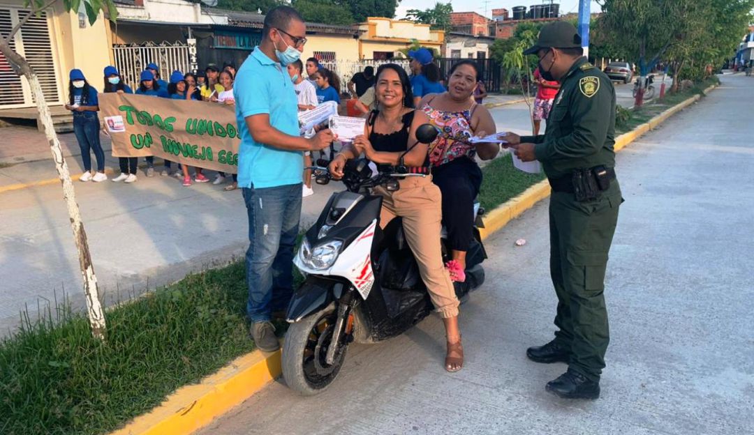 Se viene realizando una campaña para prevenir la inseguridad y a la vez promover la sana convivencia Se viene realizando una campaña para prevenir la inseguridad y a la vez promover la sana convivencia