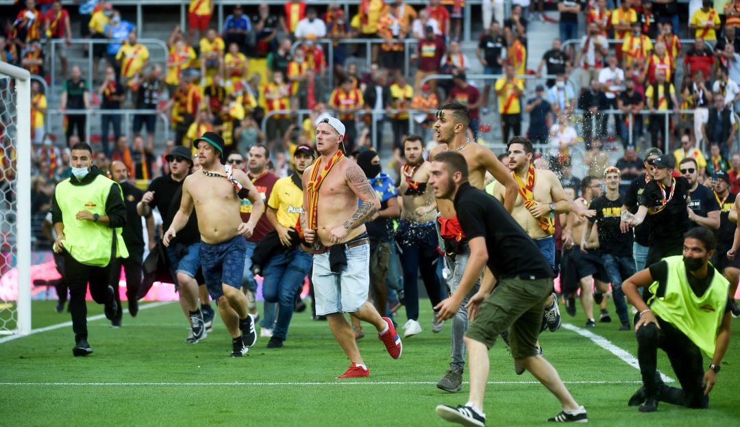Hinchas del Lens en el partido ante el Lille en 2021 Hinchas del Lens en el partido ante el Lille en 2021