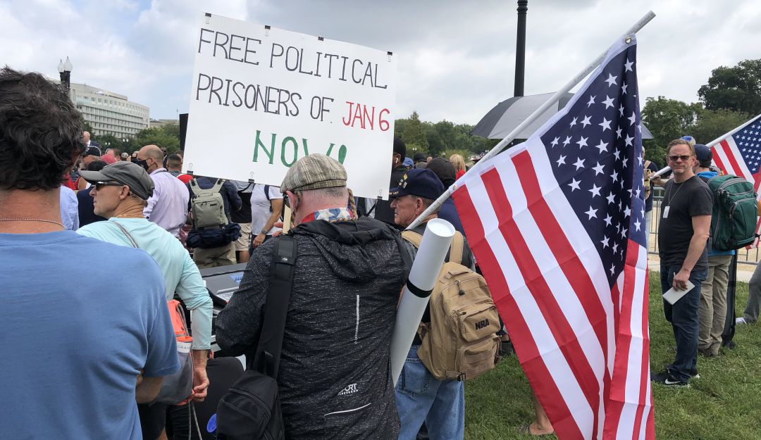 Los seguidores de Donald Trump califican de persecución política contra quienes irrumpieron el Congreso el pasado 6 de enero. Los seguidores de Donald Trump califican de persecución política contra quienes irrumpieron el Congreso el pasado 6 de enero.