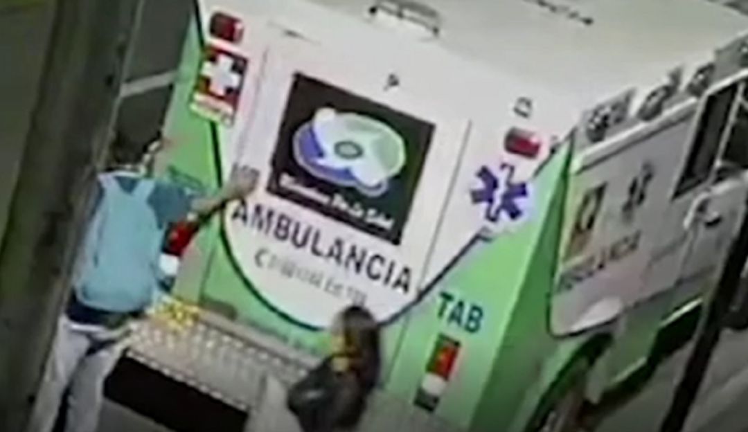 En cámaras de seguridad quedó registrado el momento del robo a ambulancia en Armenia En cámaras de seguridad quedó registrado el momento del robo a ambulancia en Armenia
