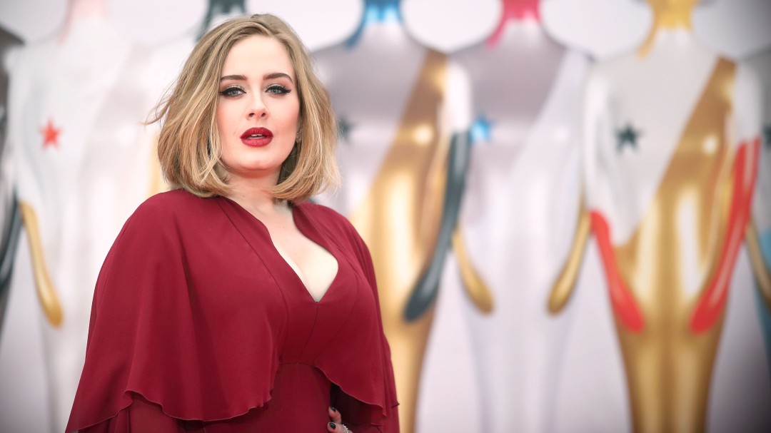 Fotos: la cantante Adele posa junto a su nuevo novio por primera vez