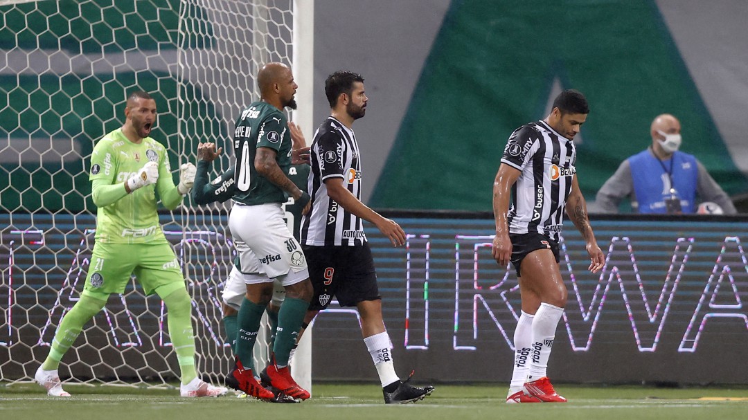 Hulk erró penal y salió molesto en semifinal de Copa Libertadores