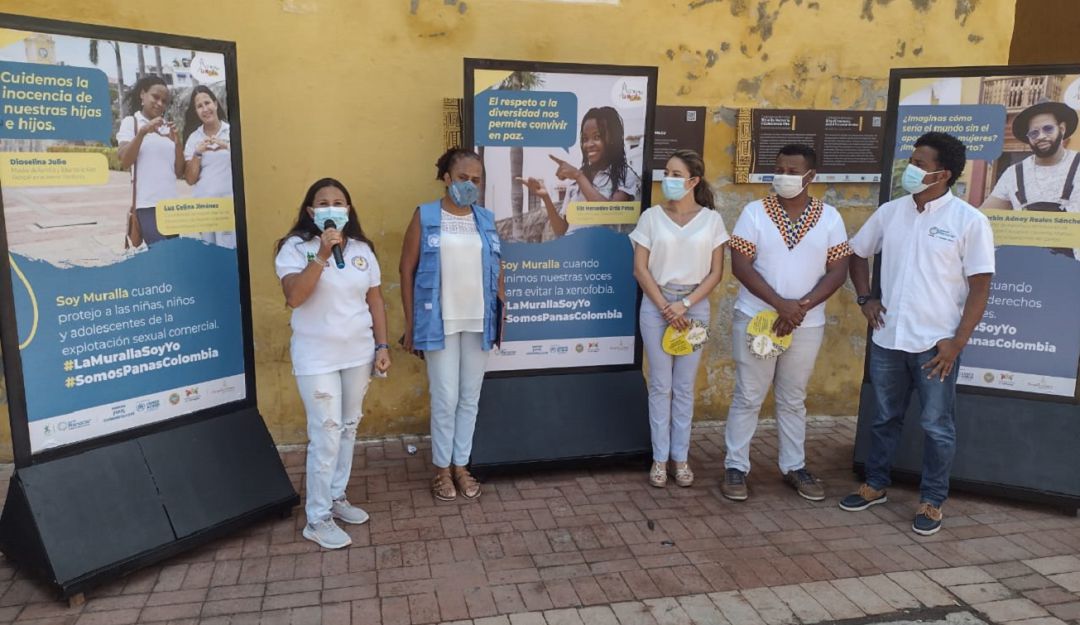 En la Plaza de la Paz fue abierta al público una exhibición con varios mensajes que hablan de cómo proteger a los niños, niñas y adolescentes En la Plaza de la Paz fue abierta al público una exhibición con varios mensajes que hablan de cómo proteger a los niños, niñas y adolescentes