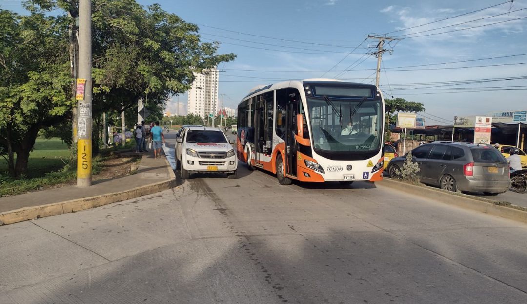 Esta comunidad presentó una acción popular contra el distrito para que garantice la vida de los peatones que transitan sobre la peligrosa vía Esta comunidad presentó una acción popular contra el distrito para que garantice la vida de los peatones que transitan sobre la peligrosa vía