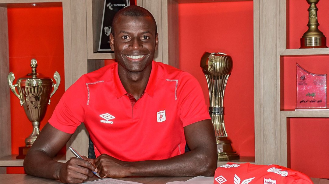 Adrián Ramos para rato: el referente del América renovó con el equipo