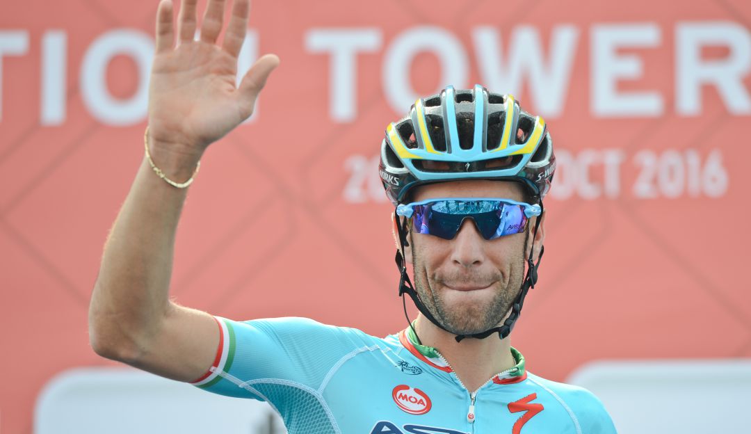 Vincenzo Nibali estuvo con el Astana en su primer ciclo durante los años 2013 y 2016. Vincenzo Nibali estuvo con el Astana en su primer ciclo durante los años 2013 y 2016.