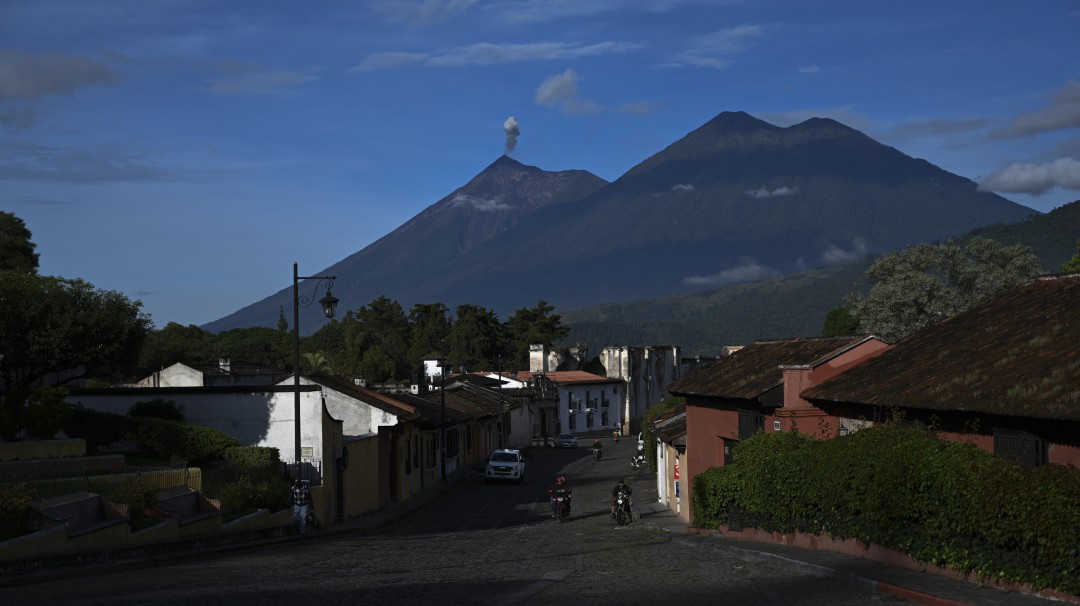 Volcán de Fuego entra en fase de erupción en Guatemala