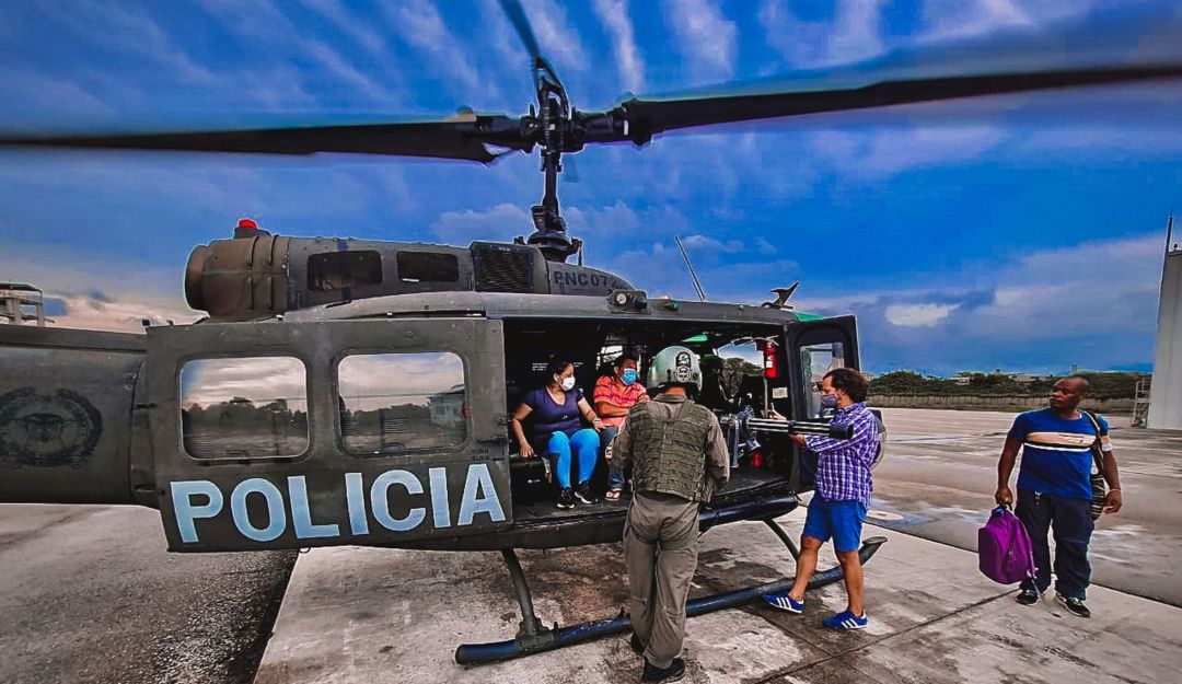 Acciones de la Policía: Así son los vuelos sanitarios de los policías que salvan vidas en la Sierra Acciones de la Policía: Así son los vuelos sanitarios de los policías que salvan vidas en la Sierra
