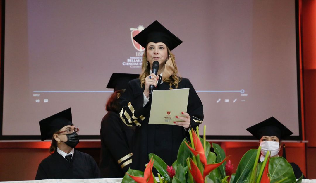 13 graduandos participaron de manera remota y 60 asistieron al salón Pierre Daguet de Unibac 13 graduandos participaron de manera remota y 60 asistieron al salón Pierre Daguet de Unibac