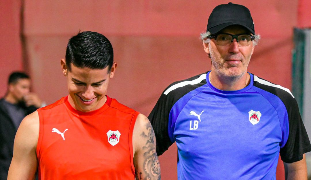 James Rodríguez junto al técnico Laurent Blanc. James Rodríguez junto al técnico Laurent Blanc.