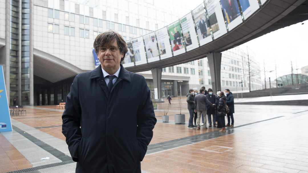 Un juez deja en libertad a Puigdemont pero no le permite salir de Cerdeña