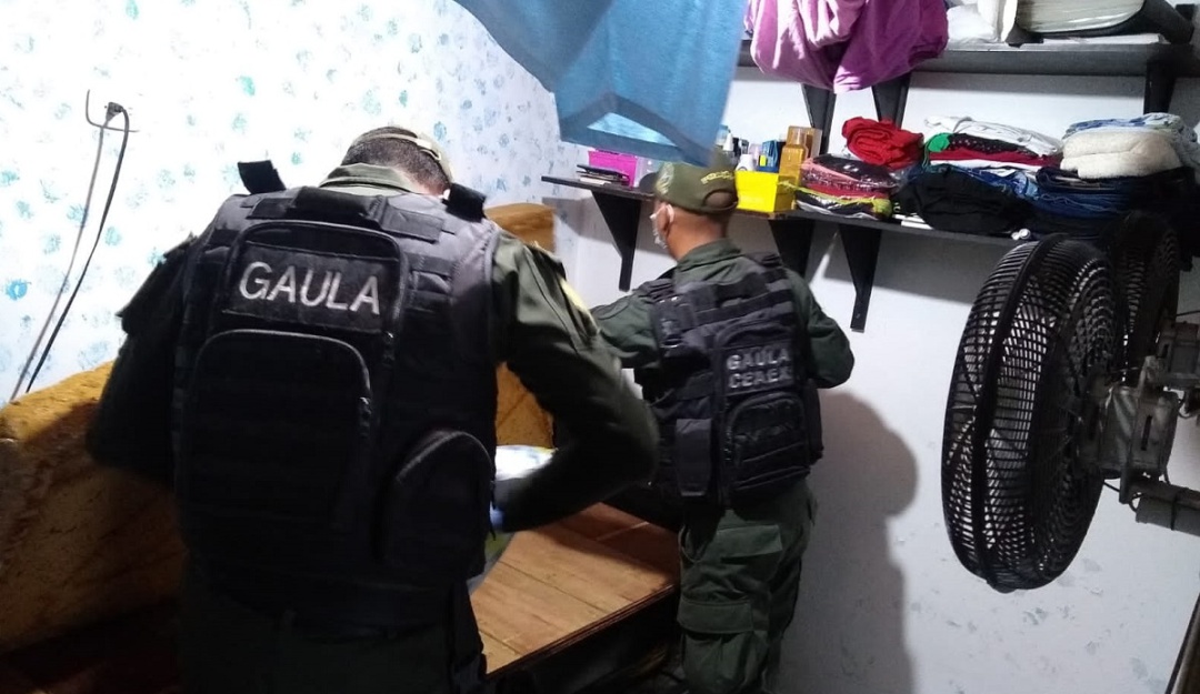 Momentos del allanamiento. Cortesía: Gaula de la Policía Momentos del allanamiento. Cortesía: Gaula de la Policía