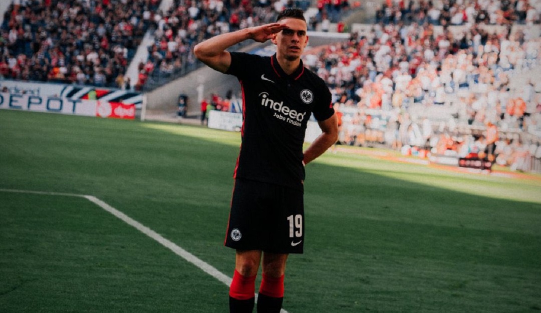 Rafael Santos Borré festeja su primer gol ofician con la camiseta del Frankfurt. Rafael Santos Borré festeja su primer gol ofician con la camiseta del Frankfurt.
